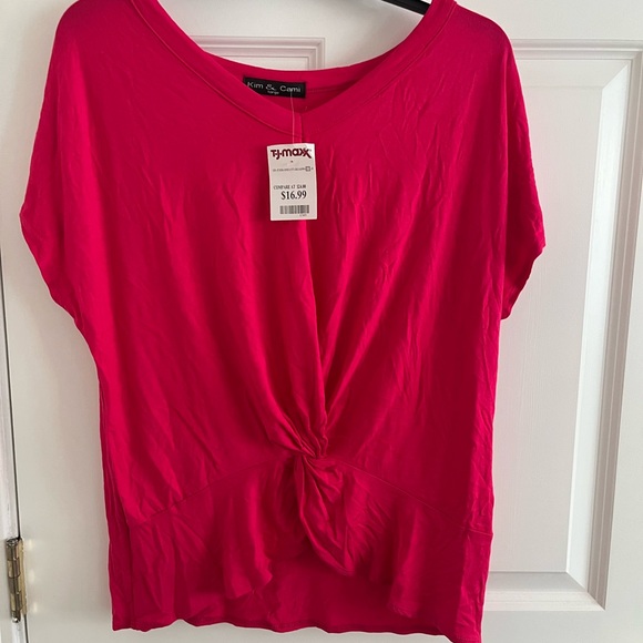 Kim & Cami Women's Pink Twist-Front Tee - Picture 1 of 1